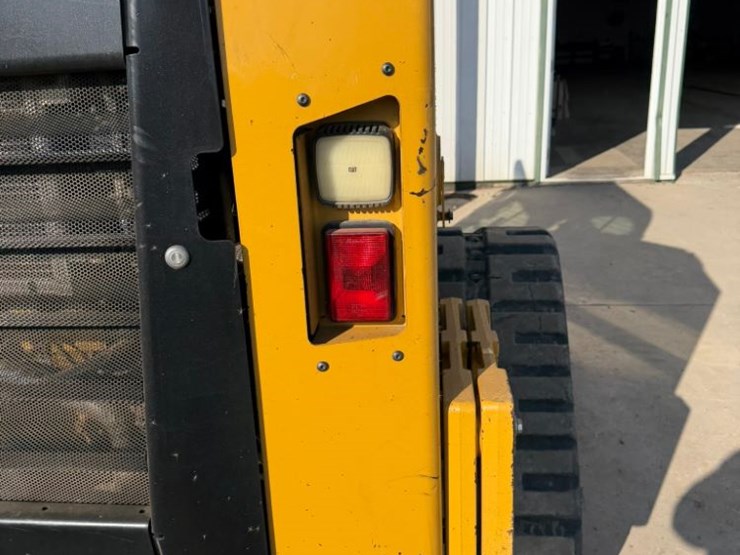 2022-caterpillar-279d3-image-23