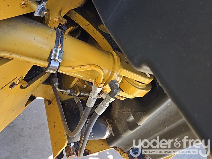 2016-caterpillar-120m2-image-204