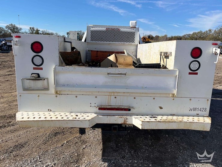 2015-chevrolet-3500hd-image-19