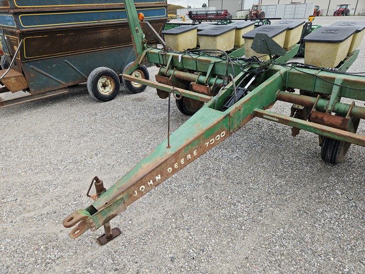john-deere-7000-image-2