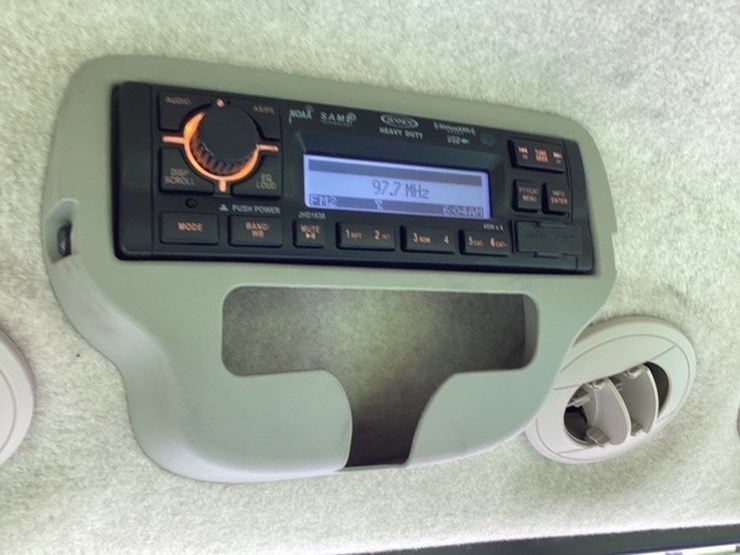 john-deere-4044r-image-7