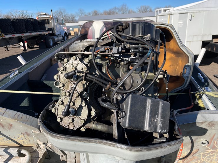 #1097-•-1953-crestliner-v4tl-aluminum-fishing-boat-with-trailer-(no-title)-image-18