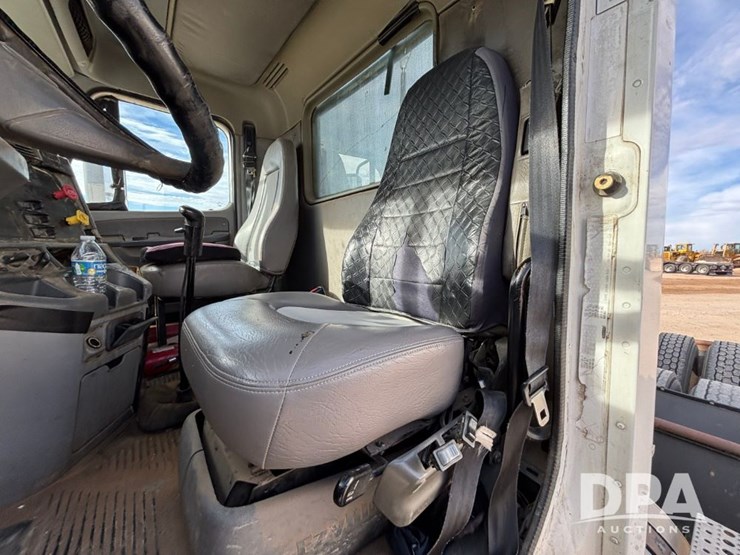 2006-freightliner-day-cab-truck-(gp12099,-unit-802)-image-72