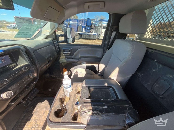 2015-chevrolet-3500hd-image-17