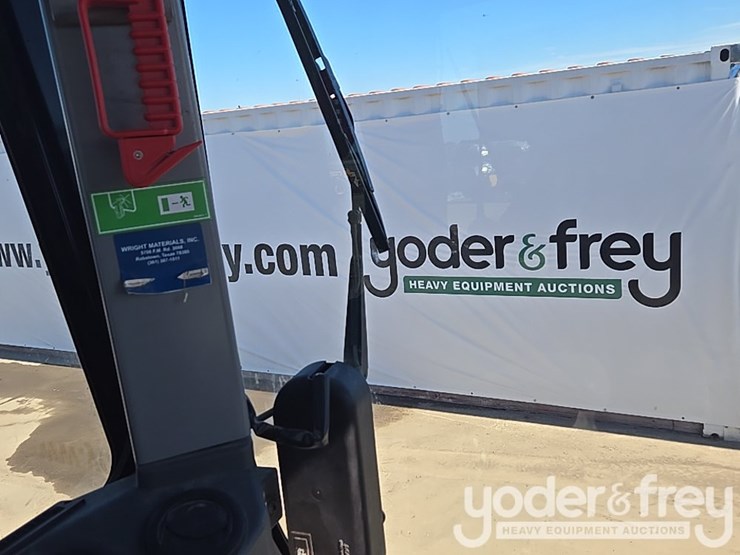 2016-caterpillar-120m2-image-236