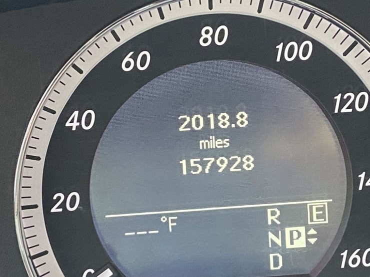 2011-mercedes-benz-e350-awd-sedan-image-28