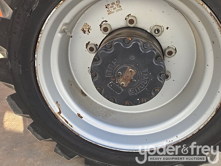 2014-jlg-800aj-image-53