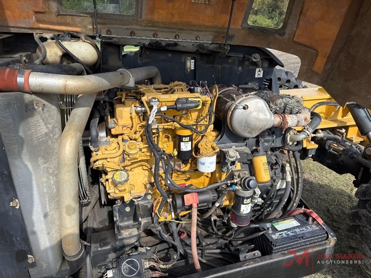 2012-caterpillar-tl642c-image-11