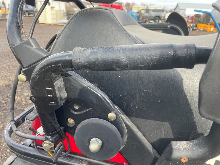 #1091-•-2000-polaris-indy-classic-touring-snowmobile-(has-reg.-card)-image-10