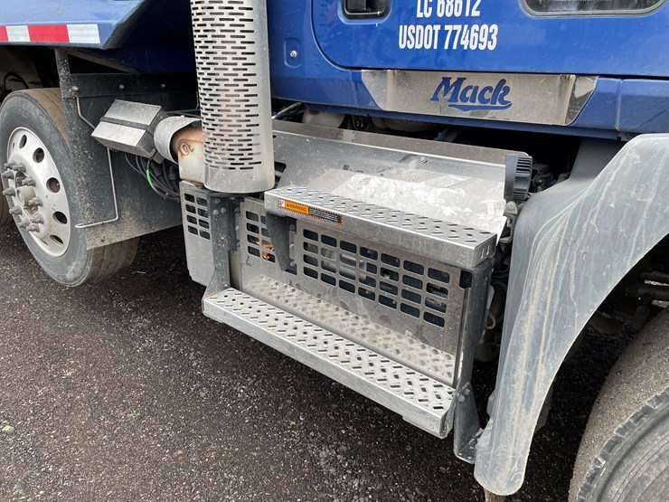 #1059-•-2021-mack-gr104b-quad-axle-dump-truck-(title-in-delay)-image-17