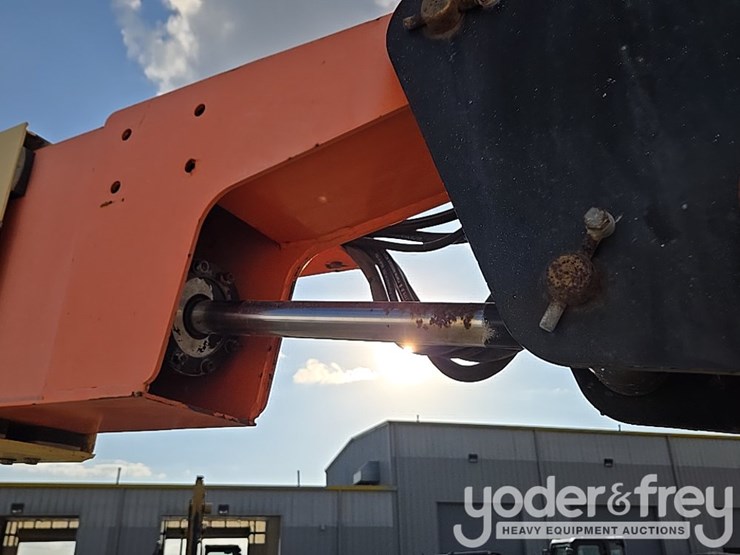 2014-jlg-800aj-image-21