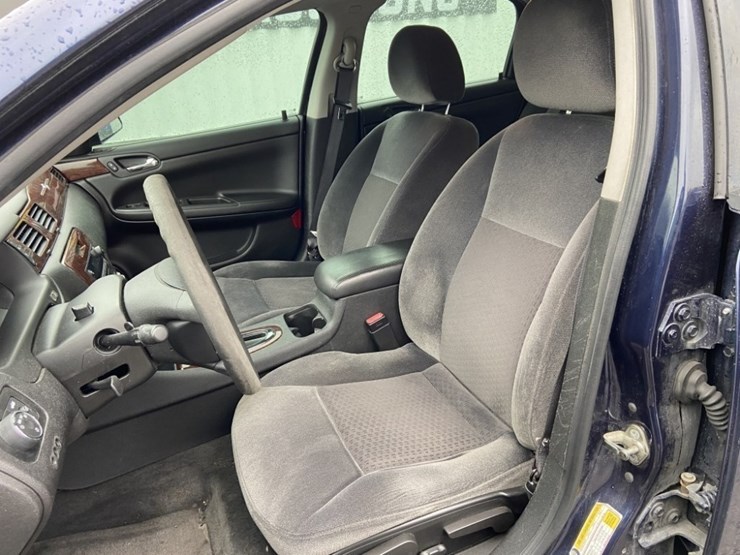 2010-chevrolet-impala-sedan-image-20