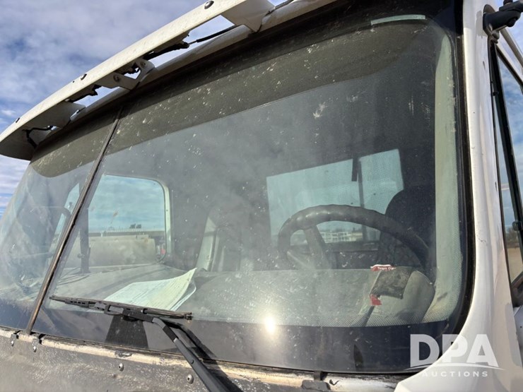 2006-freightliner-day-cab-truck-(gp12099,-unit-802)-image-55