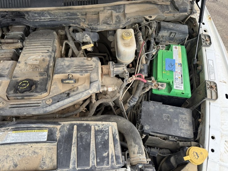 #1837-•-2011-ram-5500-4x4-flatbed-truck-image-16