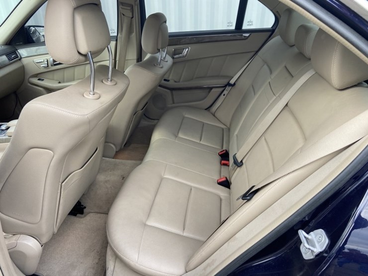 2011-mercedes-benz-e350-awd-sedan-image-33