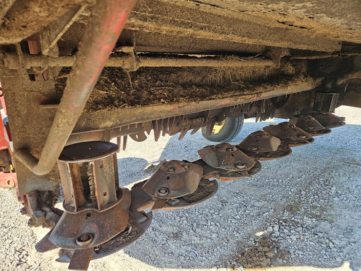 2014-new-holland-h7320-image-4