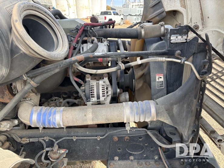 2006-freightliner-day-cab-truck-(gp12099,-unit-802)-image-69