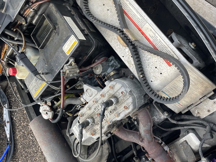 #1091-•-2000-polaris-indy-classic-touring-snowmobile-(has-reg.-card)-image-17