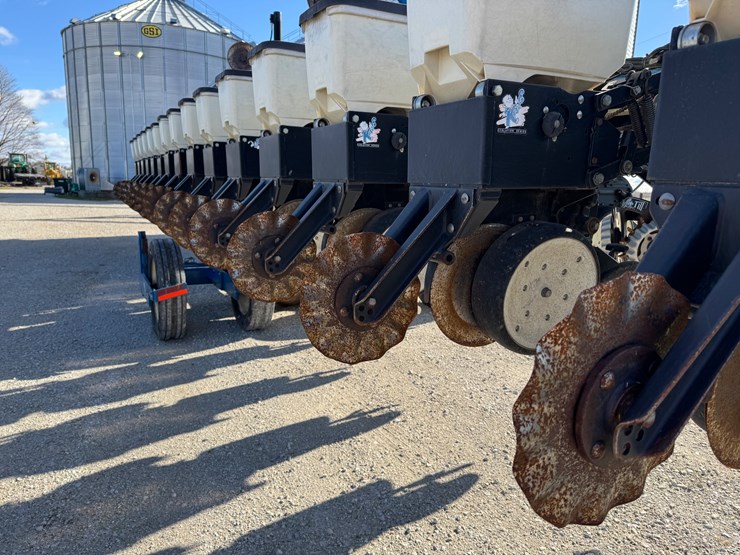 2014-kinze-3600-image-13