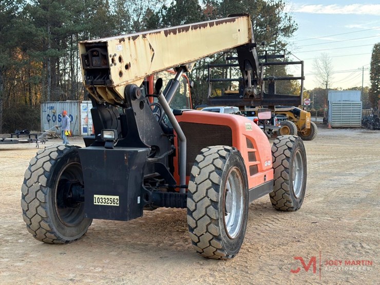 2015-jlg-g6-42a-image-4