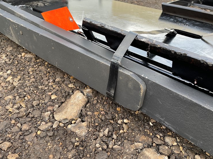 #1214-•-skidsteer-pallet-forks-image-3