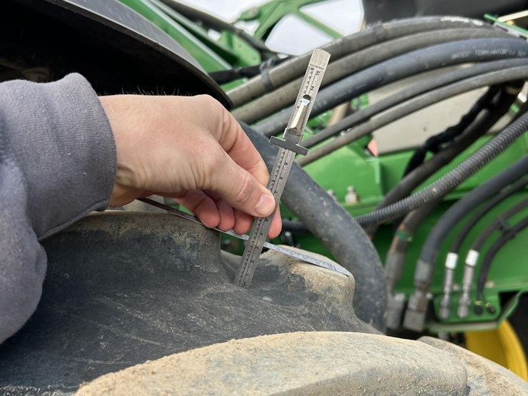 2017-john-deere-r4038-image-19