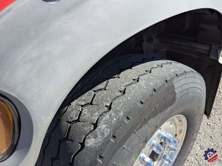 2016-mack-granite-gu713-image-12