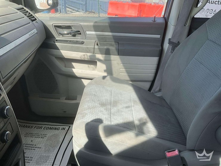 2010-dodge-grand-caravan-image-17