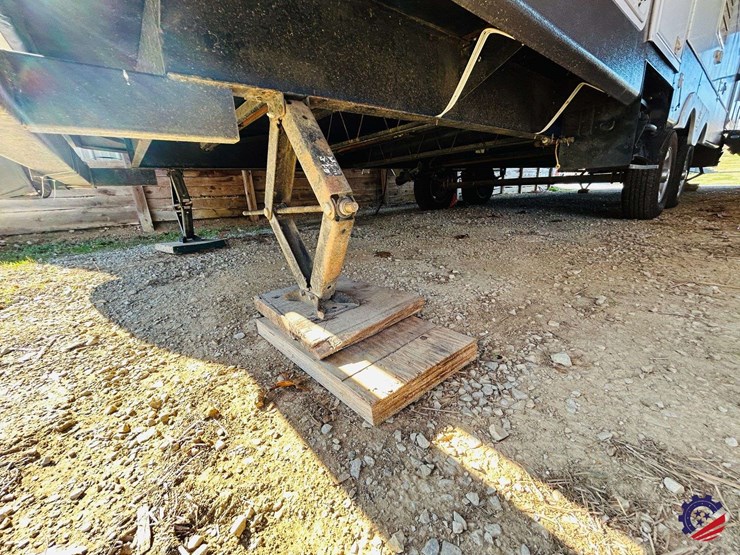 2011-keystone-hornet-platinum-31rbds-t/a-camper-trailer-image-42