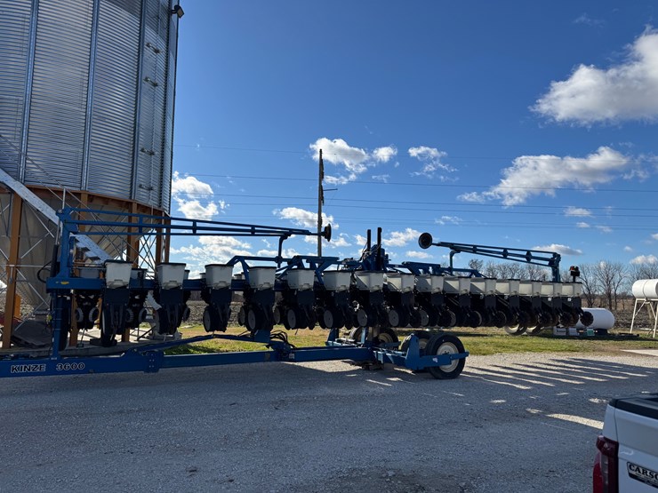 2014-kinze-3600-image-4