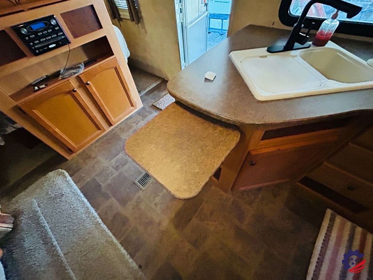 2011-keystone-hornet-platinum-31rbds-t/a-camper-trailer-image-78