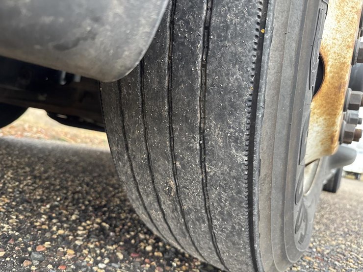 #1481-•-2015-freightliner-cascadia-day-cab-truck-tractor-image-51