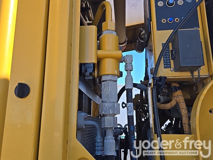 2016-caterpillar-120m2-image-171