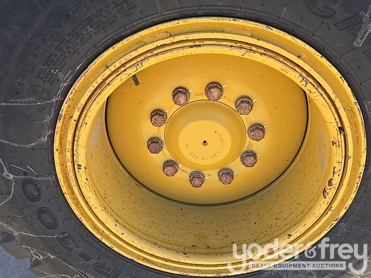 2016-caterpillar-120m2-image-42