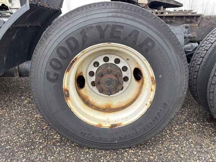 #1481-•-2015-freightliner-cascadia-day-cab-truck-tractor-image-52