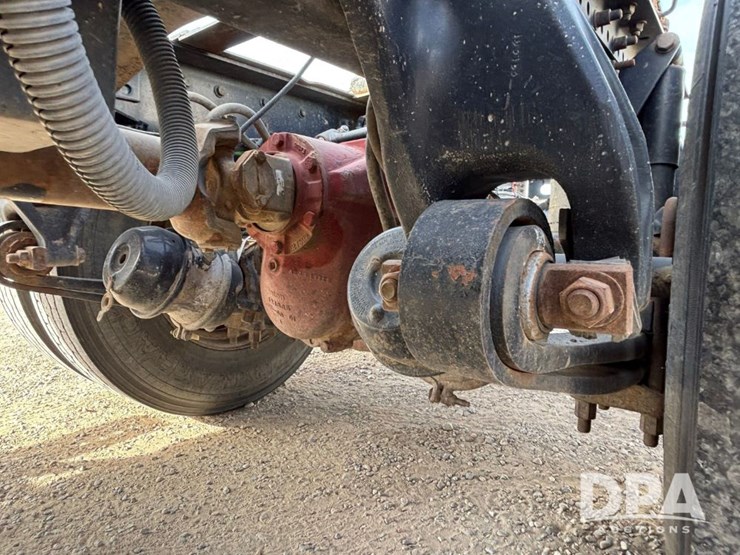 2006-freightliner-day-cab-truck-(gp12099,-unit-802)-image-26