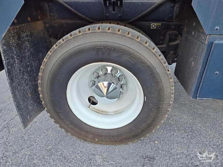 2016-peterbilt-337-image-58