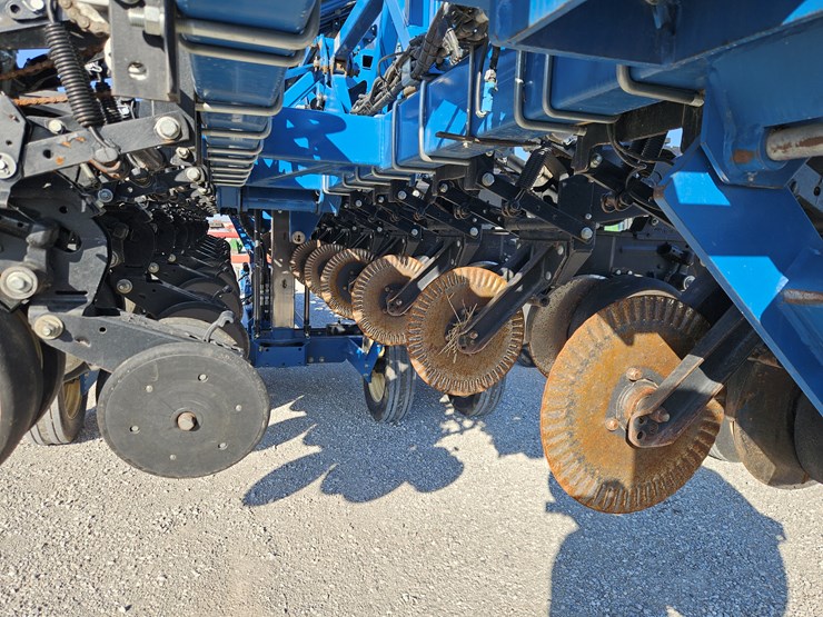 2012-kinze-3600-image-10
