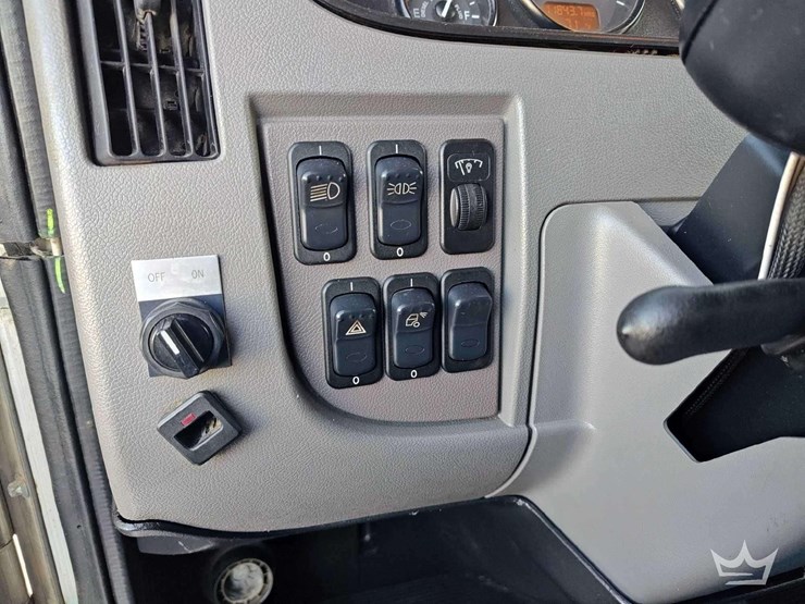 2016-peterbilt-337-image-45