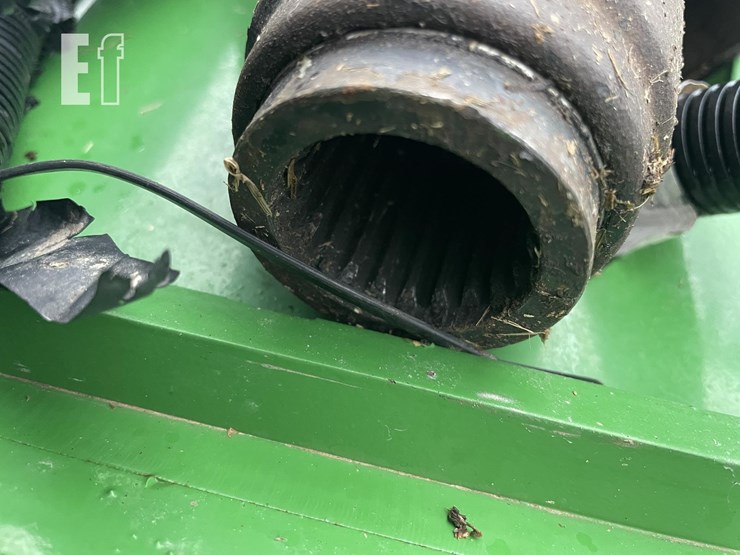 2022-john-deere-560m-image-22