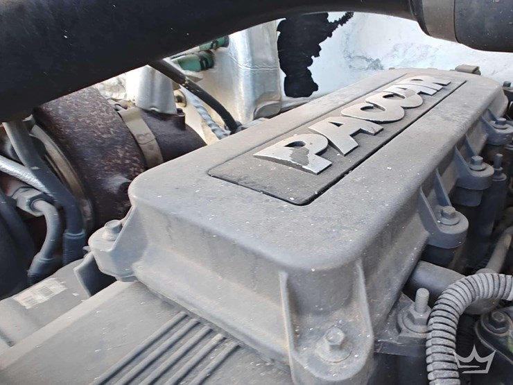 2016-peterbilt-337-image-24