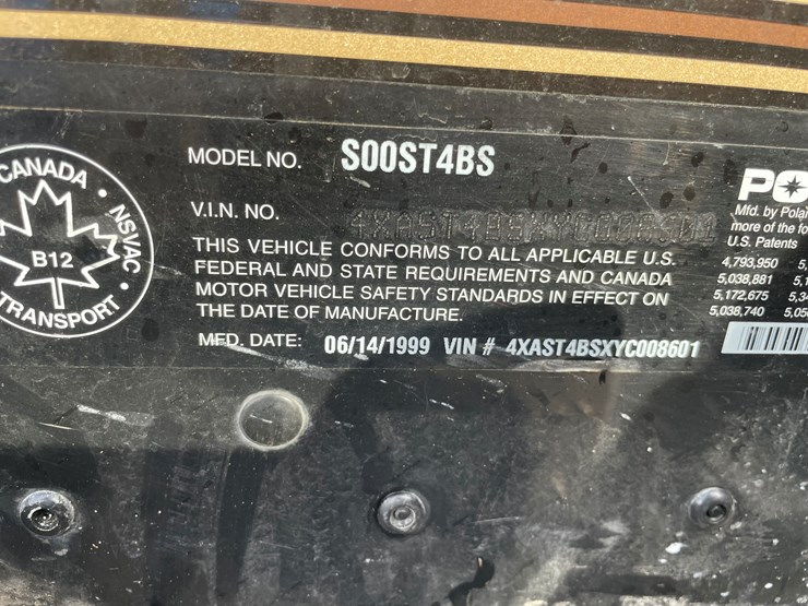 #1091-•-2000-polaris-indy-classic-touring-snowmobile-(has-reg.-card)-image-11