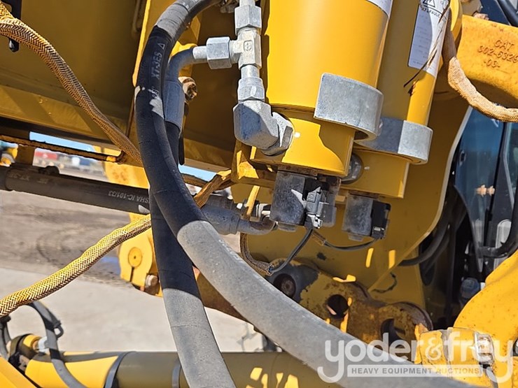 2016-caterpillar-120m2-image-70