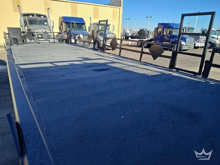 2015-peterbilt-348-image-31