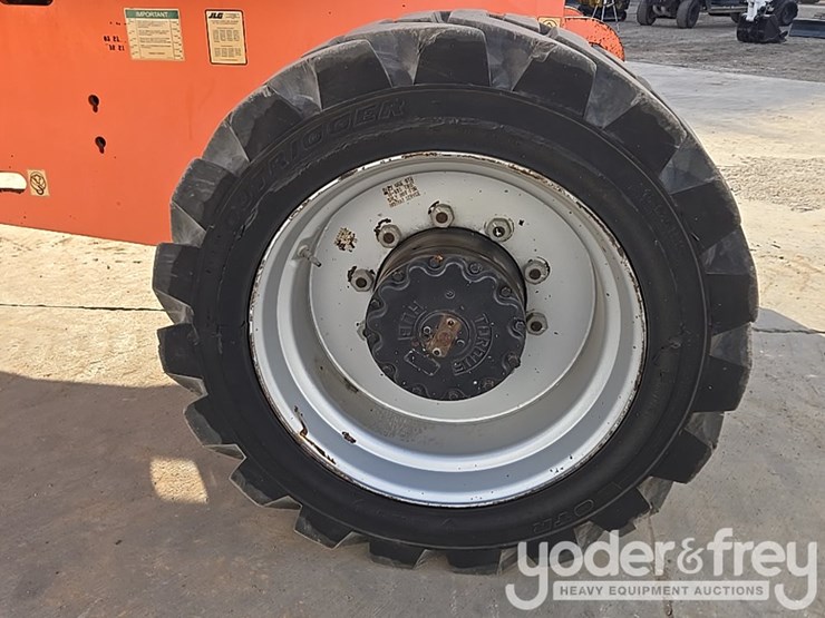 2014-jlg-800aj-image-50