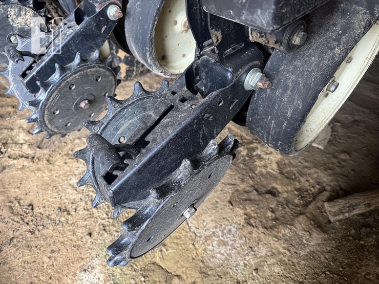 2009-kinze-3700sds-image-8