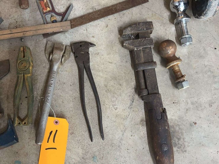 group-of-hand-tools---vintage-image-4