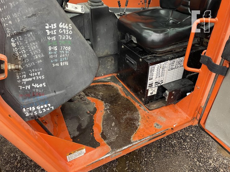 2011-jlg-g10-55a-image-27