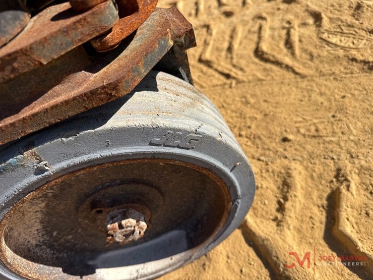 2020-jlg-1932r-image-10