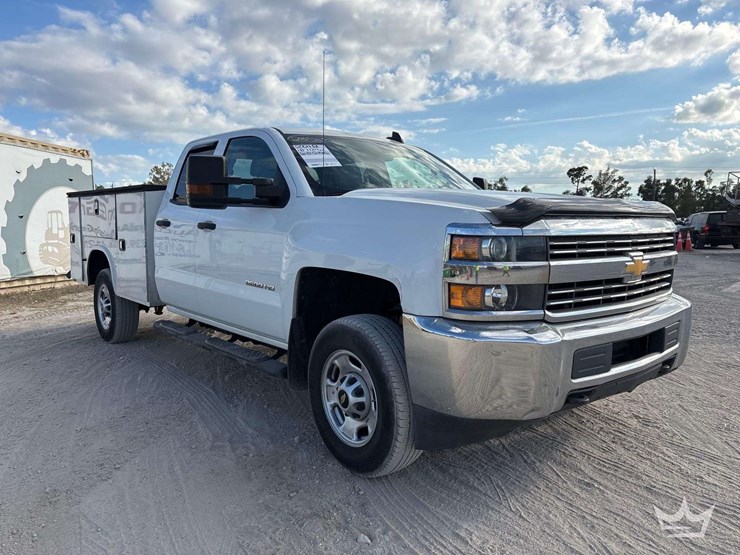 2018-chevrolet-3500-image-2